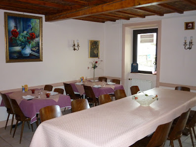 Restaurant, hebergement Chez Caillot Viscomtat Le Bourg, 63250 Viscomtat, France