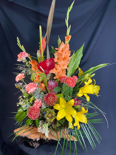 Florist «W/E Flowers», reviews and photos, 352 N State St, Ukiah, CA 95482, USA