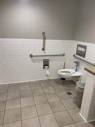 Shoe Store «DSW Designer Shoe Warehouse», reviews and photos, 15001 Potomac Town Pl #120, Woodbridge, VA 22192, USA