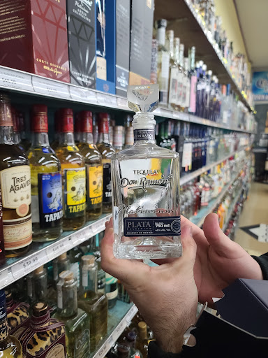 Liquor Store «Town & Country Liquors», reviews and photos, 2944 W 47th St, Chicago, IL 60632, USA