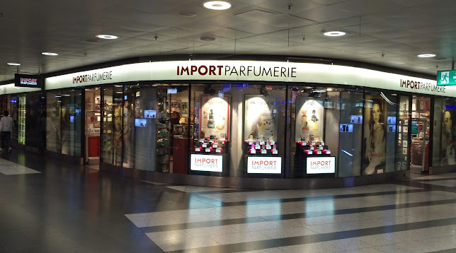 Kommentare und Rezensionen über Import Parfumerie Zürich Shopville Löwenpassage
