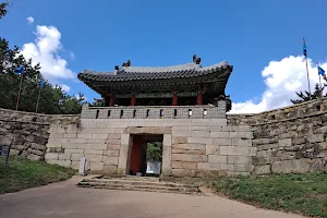 Geumjeong-sanseong Fortress South Gate image