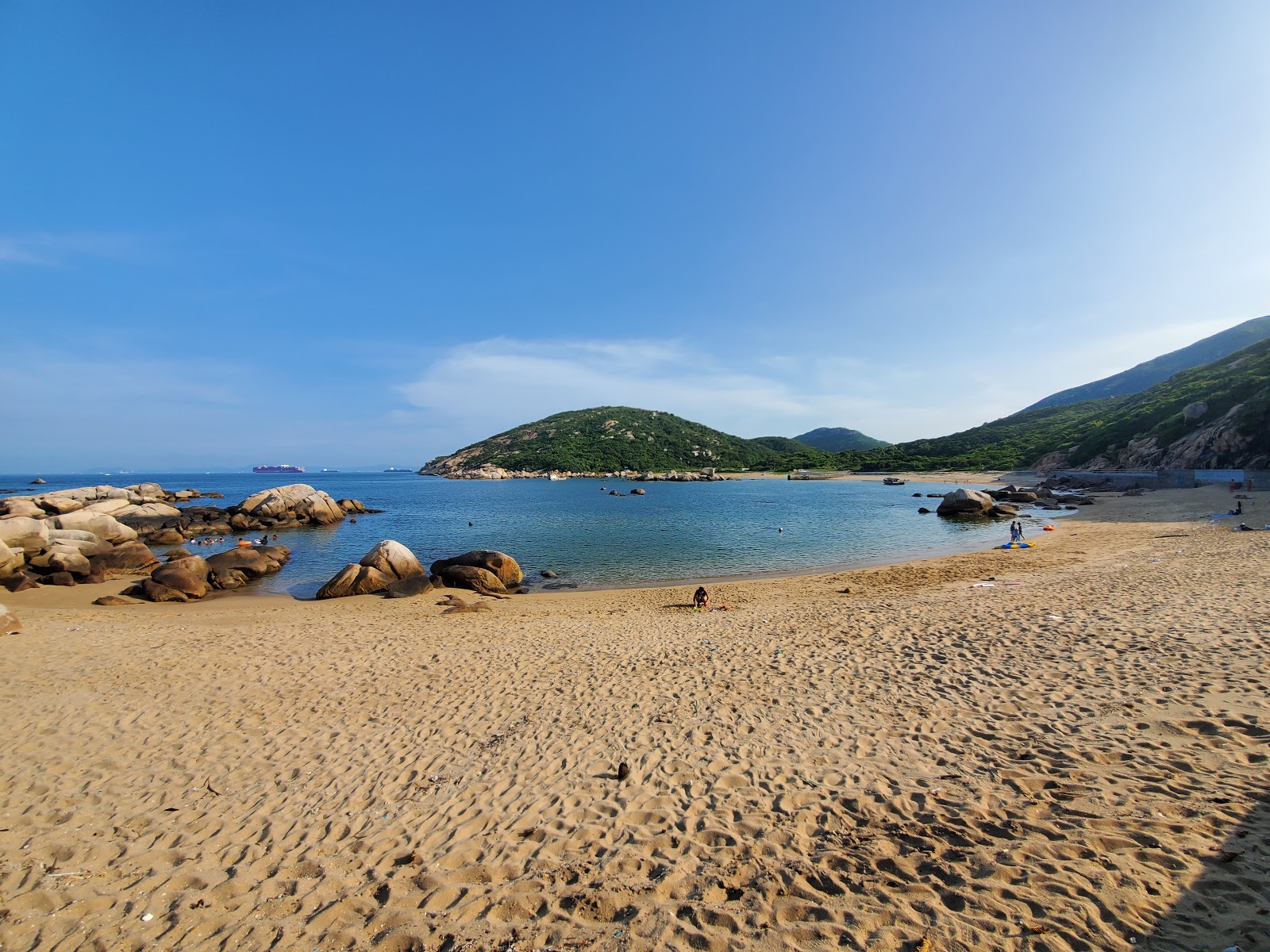 Foto van Yung Shue Ha Beach gelegen in een natuurlijk gebied