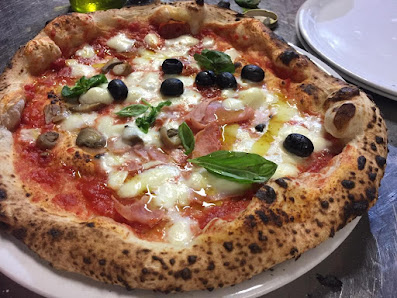 Gumina Chef Pizzeria Via Natali, 20 , Valogno fraz di, 81037 Sessa Aurunca CE, Italia