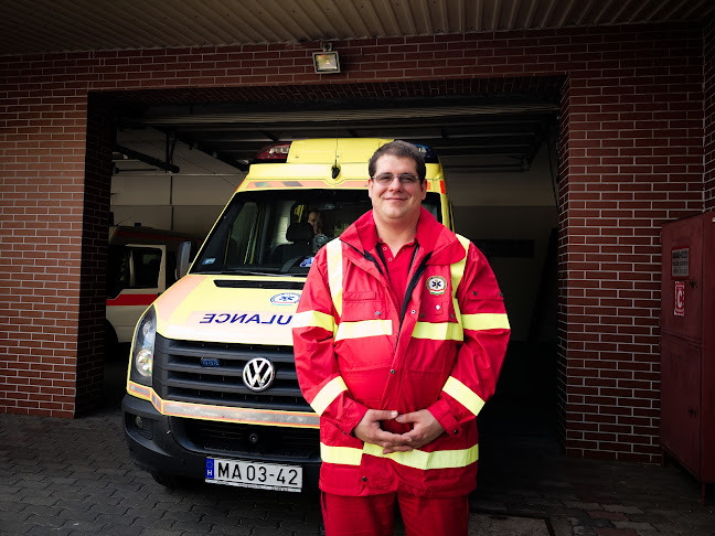 Opinii despre Mentők, az Országos Mentőszolgálat mentőállomása în Dunaújváros - Orvos