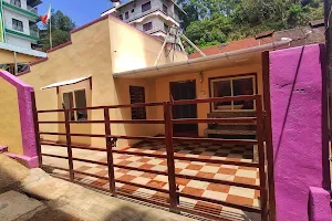 Karunya homestay and ROOMS image