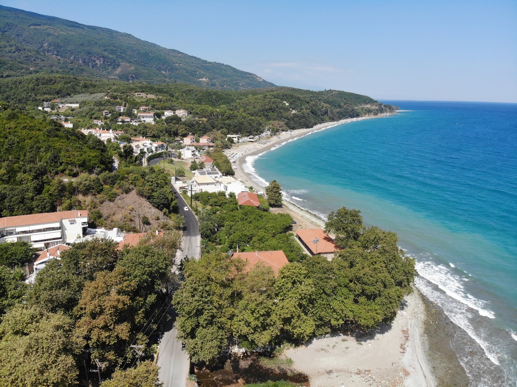 Foto av Koutsoupia main beach med long bay