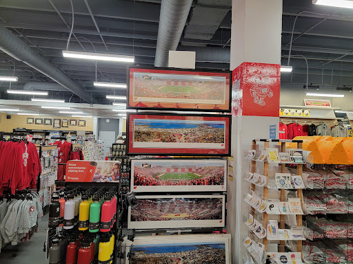 Clothing Store «University Book Store: Hilldale», reviews and photos, 702 N Midvale Blvd, Madison, WI 53705, USA