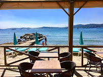 Atmosphère du Restaurant Le 6 plage à Grimaud - n°10