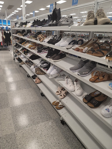 Clothing Store «Ross Dress for Less», reviews and photos, 484 Randall Rd, South Elgin, IL 60177, USA