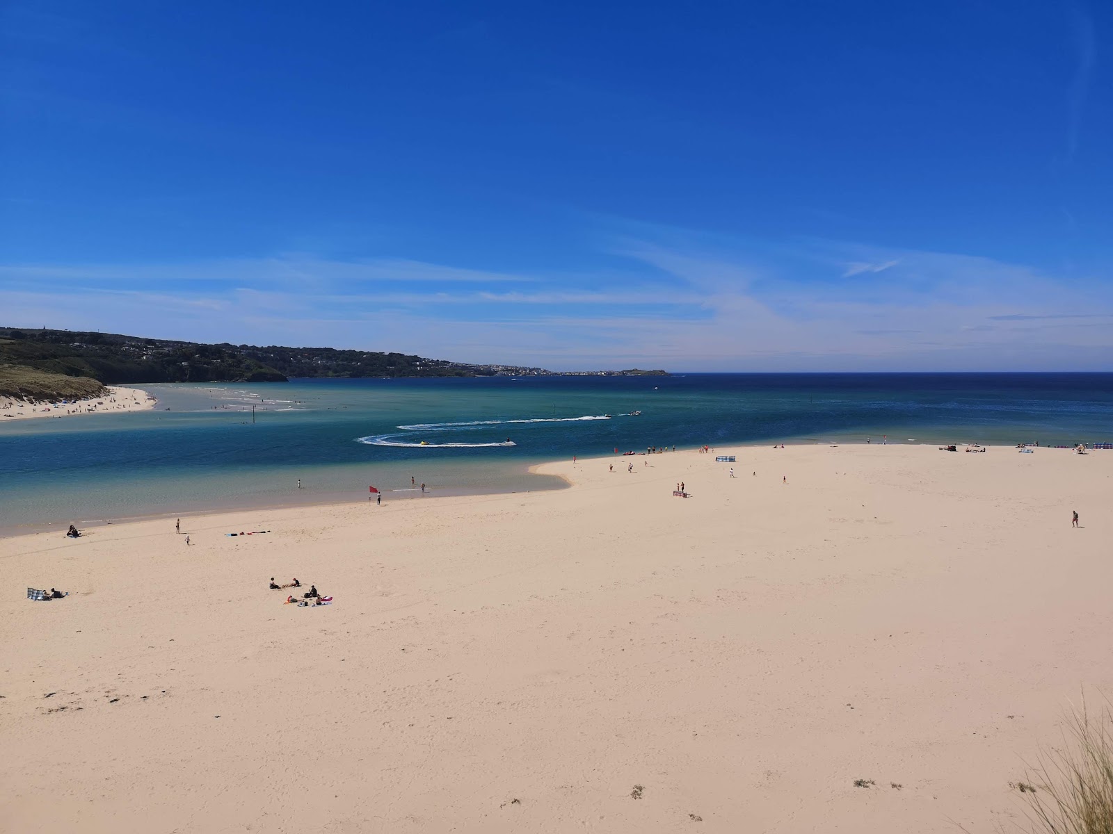 Foto van Hayle Beach met helder fijn zand oppervlakte