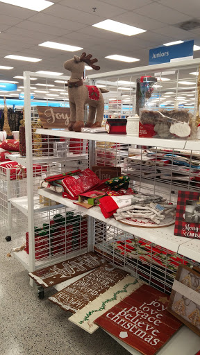 Clothing Store «Ross Dress for Less», reviews and photos, 177 Levittown Pkwy, Levittown, PA 19055, USA