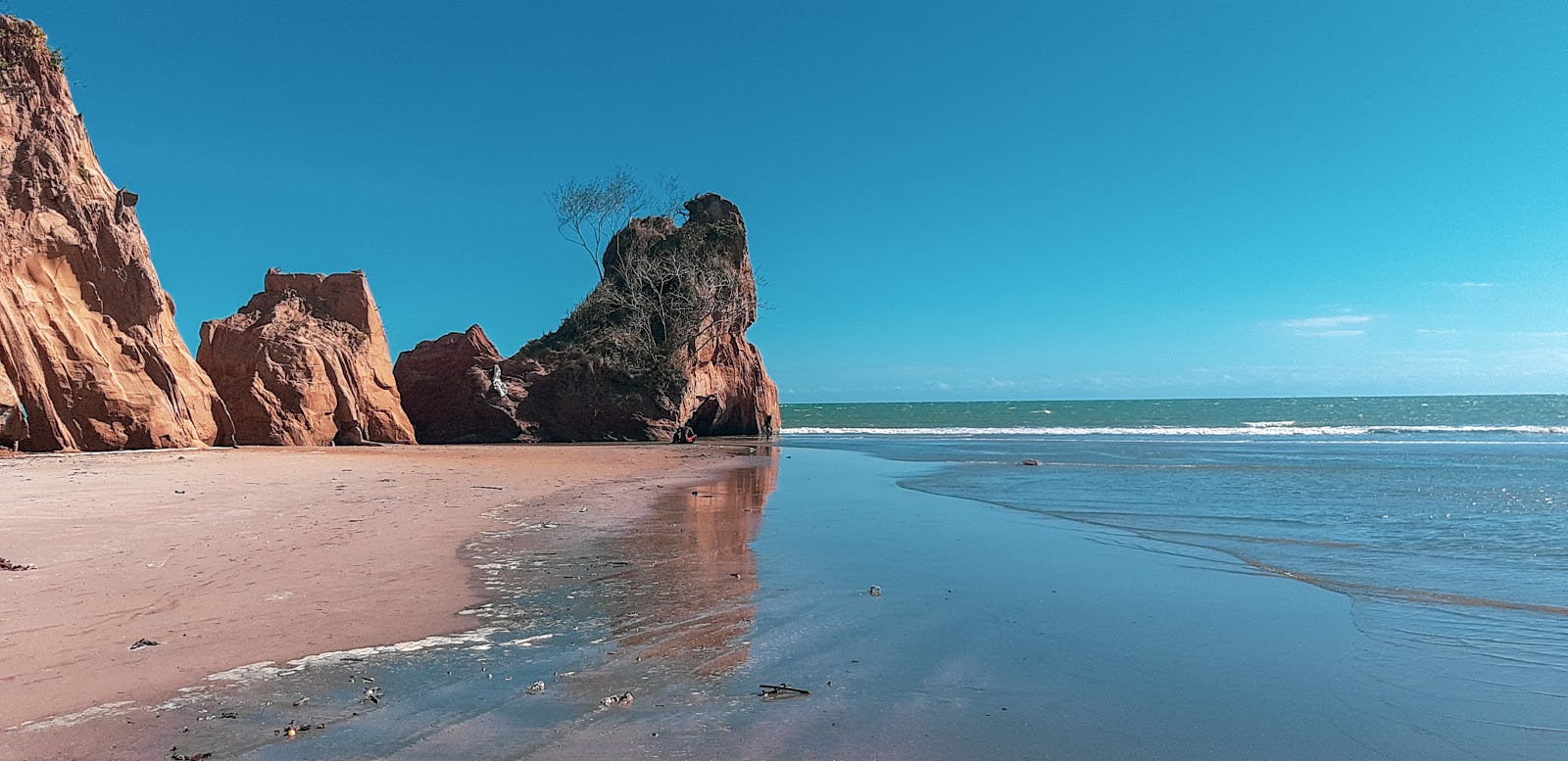 Gran Chemin beach的照片 带有绿水表面