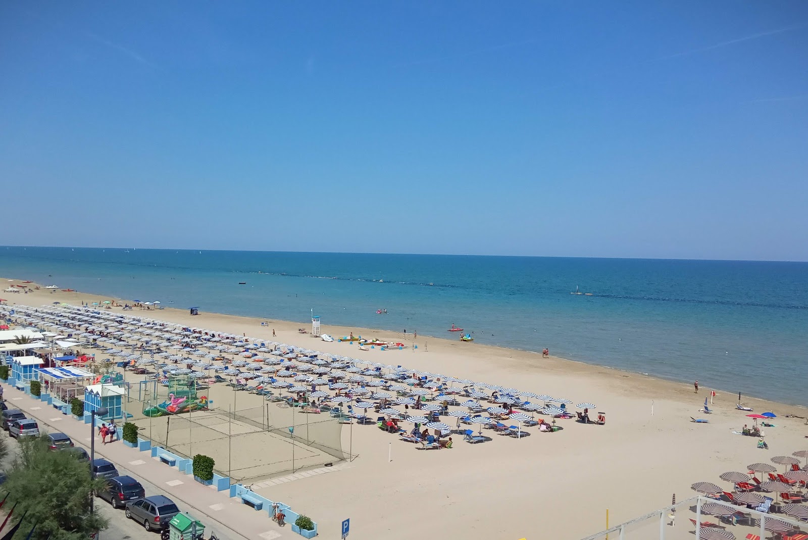 Φωτογραφία του Marotta beach και η εγκατάσταση