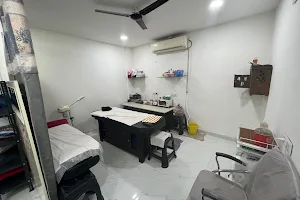 Smart&shine beauty parlour image