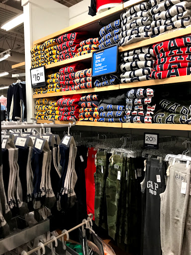 Clothing Store «Gap», reviews and photos, 18511 Outlet Blvd, Chesterfield, MO 63005, USA