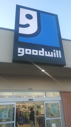 Thrift Store «Goodwill Retail Store of Florissant», reviews and photos, 472 Lindbergh Blvd, Florissant, MO 63031, USA