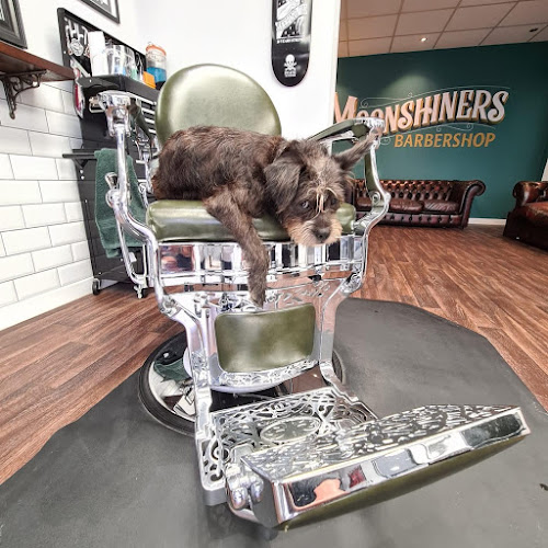 Moonshiners Barbershop - Barber shop