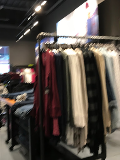 Clothing Store «Eddie Bauer», reviews and photos, 7561 Bales St, Liberty Township, OH 45069, USA