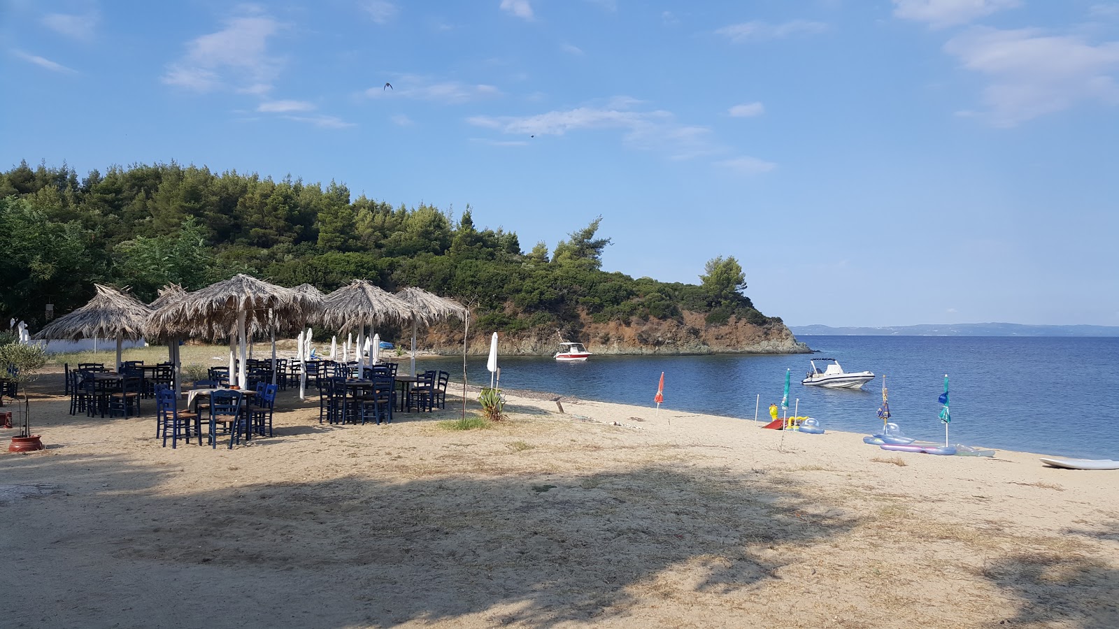 Foto di Paralia Aretes - luogo popolare tra gli intenditori del relax