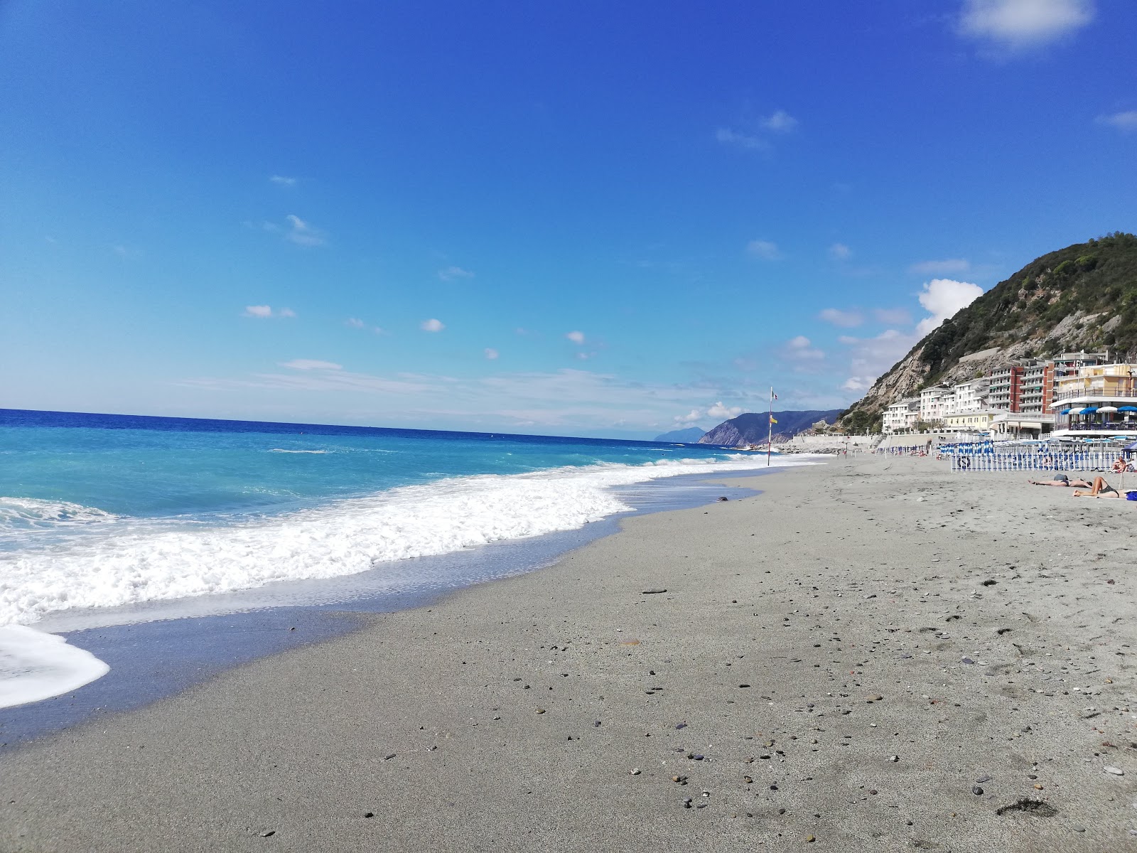 Valokuva Spiaggia Deiva Marinaista. - suosittu paikka rentoutumisen tuntijoille