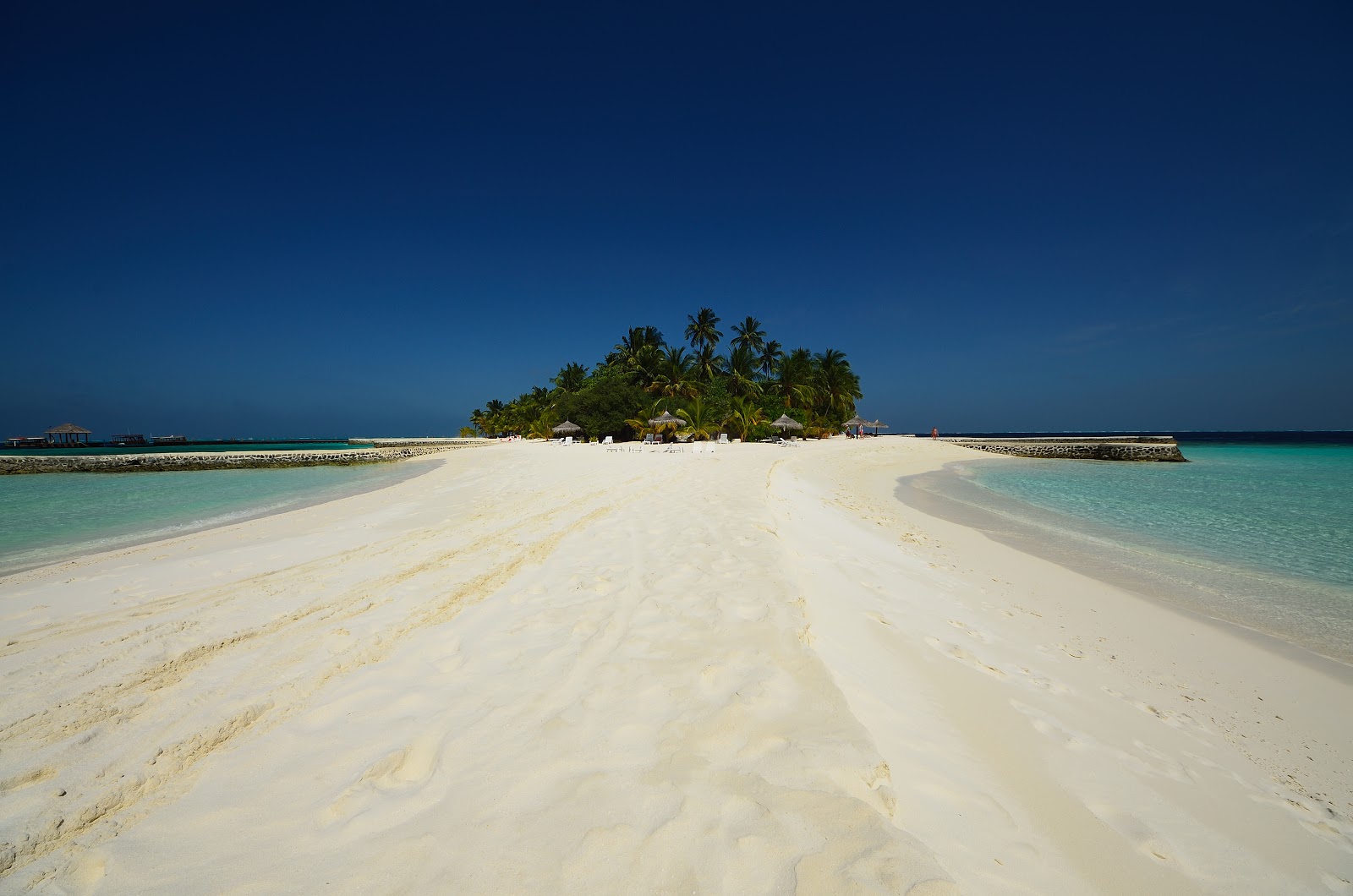 Photo of Di Alberto Beach and the settlement