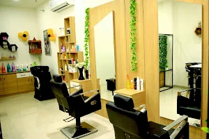 Pooja's Salon & Makeup Studio image