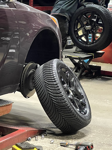 Tire Shop «Discount Tire Store - Palatine, IL», reviews and photos, 1940 N Rand Rd, Palatine, IL 60074, USA