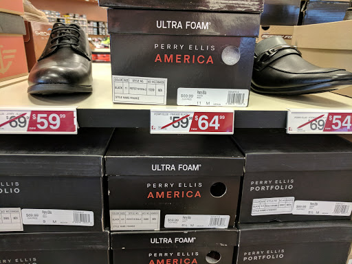 Shoe Store «Famous Footwear», reviews and photos, 14929 Florence Trail, Apple Valley, MN 55124, USA