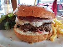 Hamburger du Restaurant français L'Arbalète à Murol - n°2