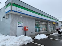 ファミリーマート 津幡潟端店