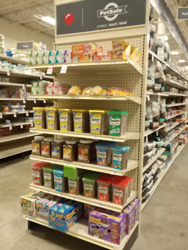 Pet Supply Store «PetSmart», reviews and photos, 5650 Mercury Dr, Dearborn, MI 48126, USA