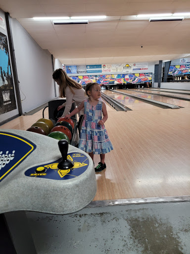 Bowling Alley «Savannah Bowling Center», reviews and photos, 320 Malcomb St, Savannah, TN 38372, USA