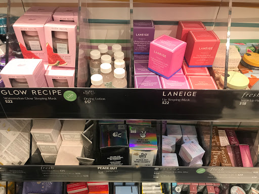 Cosmetics Store «SEPHORA», reviews and photos, 1760 Willowbrook Mall, Wayne, NJ 07470, USA