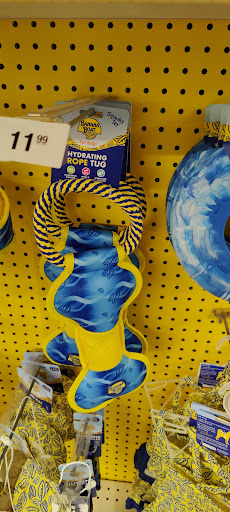 Pet Supply Store «PetSmart», reviews and photos, 250 Grossman Dr, Braintree, MA 02184, USA