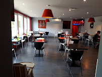 Atmosphère du Restaurant DISTRIBUTEUR à Pizzas La Fringale 24H/24. 7J/7 à Azay-le-Rideau - n°3