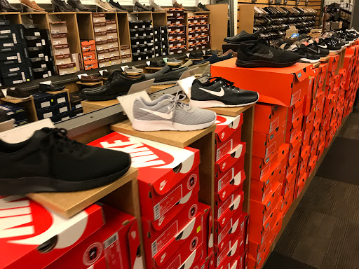 Shoe Store «DSW Designer Shoe Warehouse», reviews and photos, 1650 Airport Blvd #350, Pensacola, FL 32504, USA