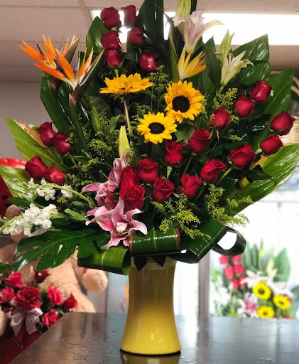 Florist «Rodriguez Flower Shop», reviews and photos, 120 N 10th St, McAllen, TX 78501, USA