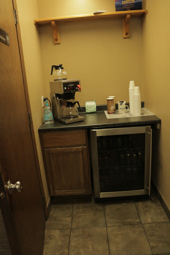 Auto Repair Shop «Auto Aces of Green Bay», reviews and photos, 2438 W Mason St, Green Bay, WI 54303, USA