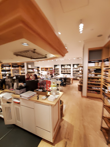 Kitchen Supply Store «Williams-Sonoma», reviews and photos, 350 San Lorenzo Ave #2005, Coral Gables, FL 33146, USA