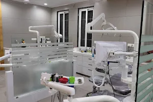 Dr. Deshmukhs superspeciality dental care and advanced microscopic root canal treatment speciality centre image