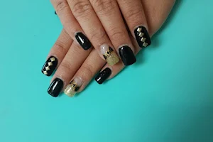 Queen Nails, Corp image