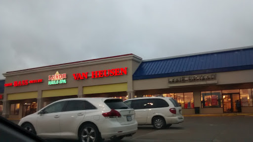 Outlet Store «Van Heusen Factory Outlet», reviews and photos, 105 Tanger Dr, Williamsburg, IA 52361, USA