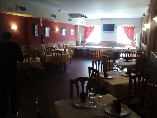 Restaurante El Pely en Villanueva de Perales
