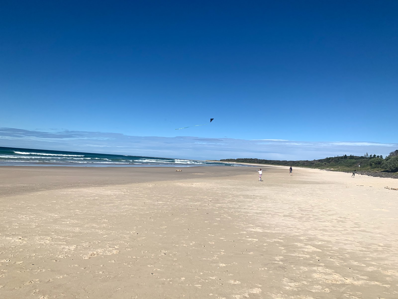 Foto de Sharpes Beach con arena beige superficie
