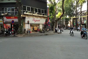 Commas Saigon image