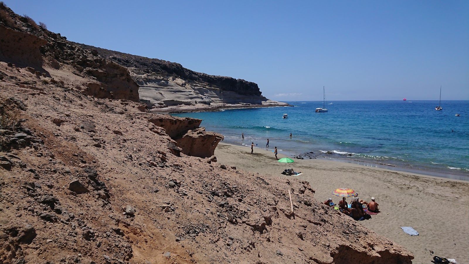 Zdjęcie La Caleta de Adeje - popularne miejsce wśród znawców relaksu