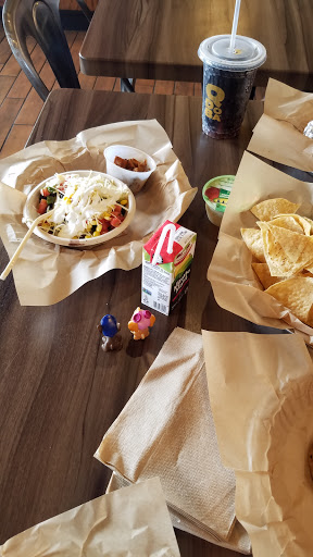 Mexican Restaurant «QDOBA Mexican Eats», reviews and photos, 12376 S Apopka Vineland Rd, Orlando, FL 32836, USA