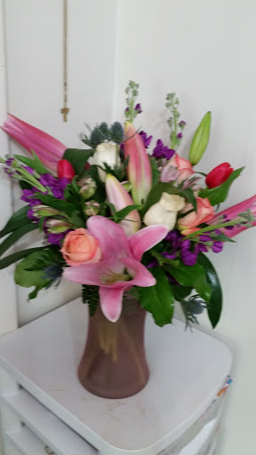Florist «Myers Florist/Emerald Gardens Flowers», reviews and photos, 2906 Hillsborough Rd, Durham, NC 27705, USA
