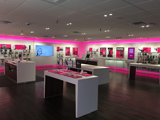 Cell Phone Store «T-Mobile», reviews and photos, 5691 Red Bug Lake Rd #11, Winter Springs, FL 32708, USA